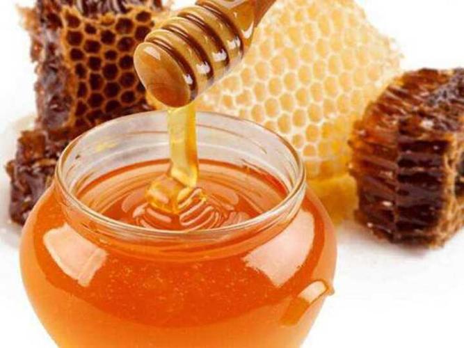 浓缩蜜的原料供应,一般会经过蜂农→蜂蜜收购商→蜂蜜加工厂这种途径